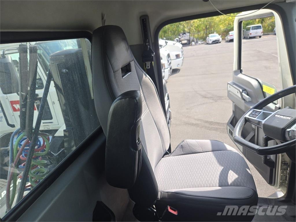 Mack AN64T Prime Movers