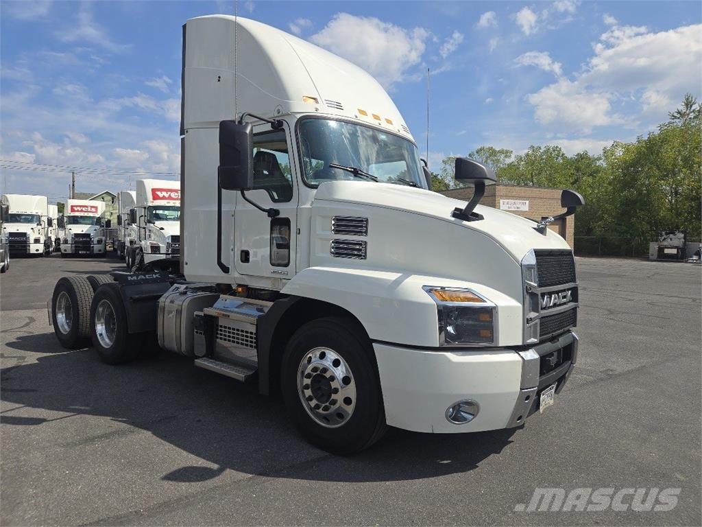 Mack AN64T Prime Movers