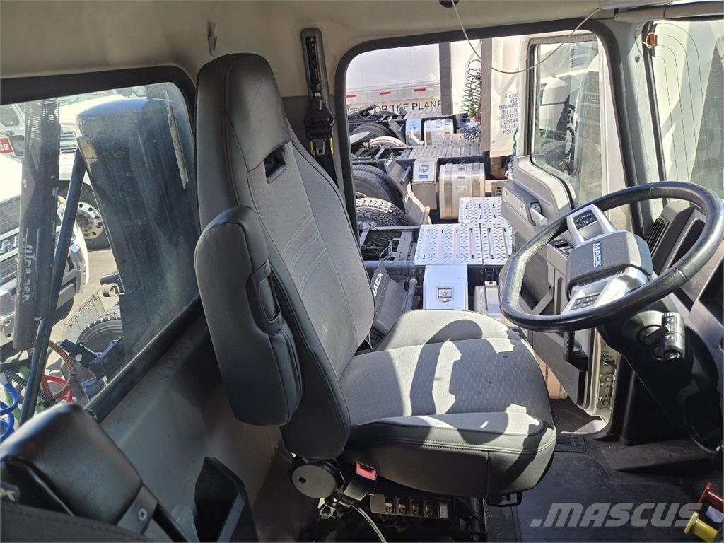 Mack AN64T Prime Movers