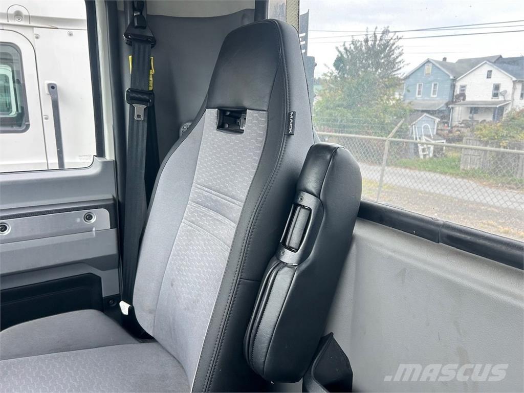 Mack AN64T Prime Movers