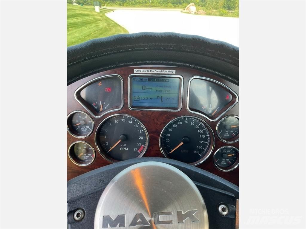 Mack CXU613 Prime Movers