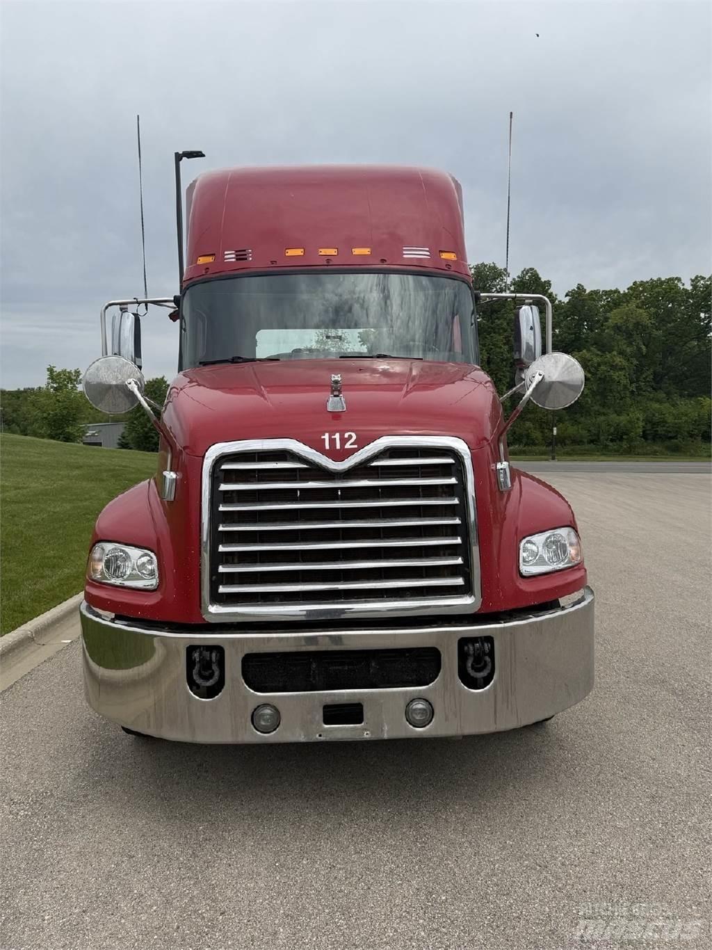 Mack CXU613 Prime Movers