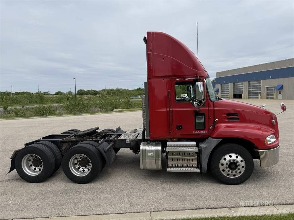 Mack CXU613 Prime Movers