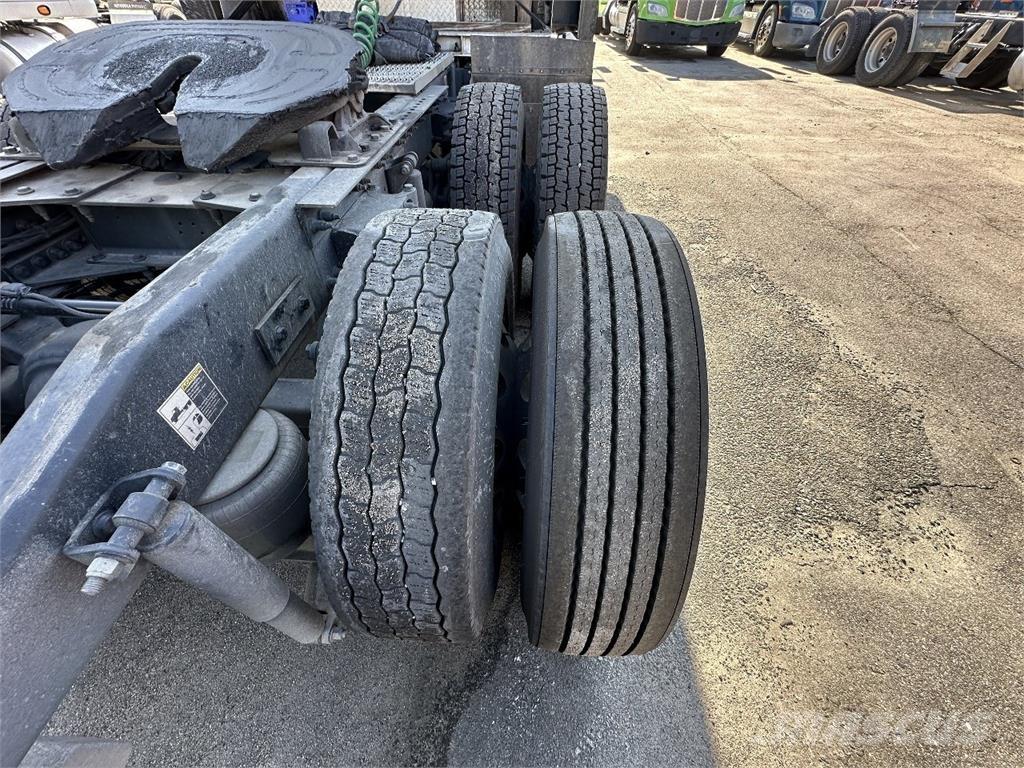 Peterbilt 579 Prime Movers