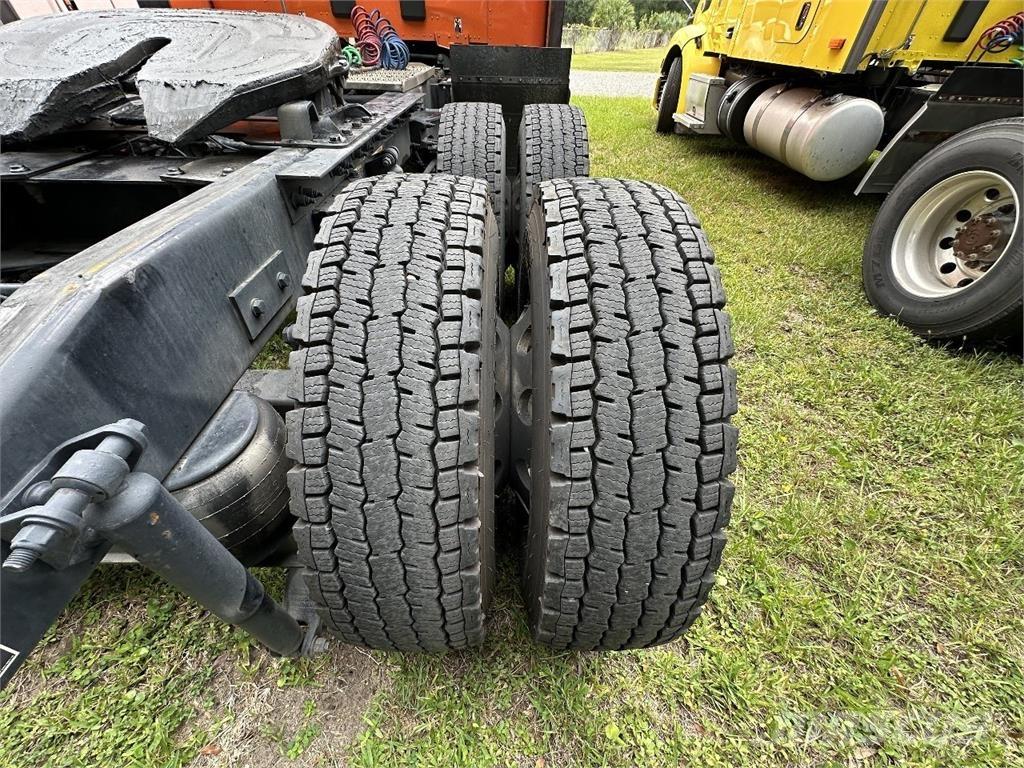 Peterbilt 579 Prime Movers