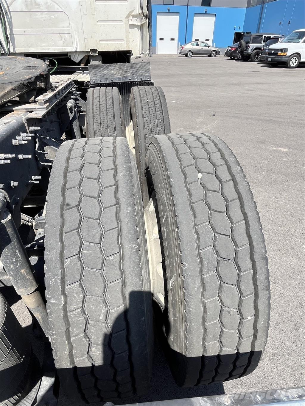 Volvo VNL860 Prime Movers