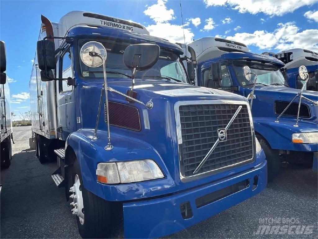 Volvo VNM64T200 Temperature controlled trucks