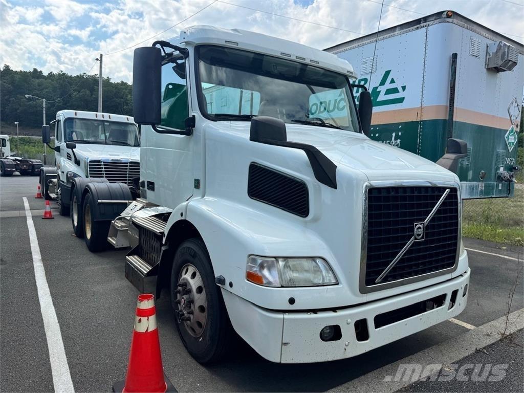 Volvo VNM64T200 Prime Movers
