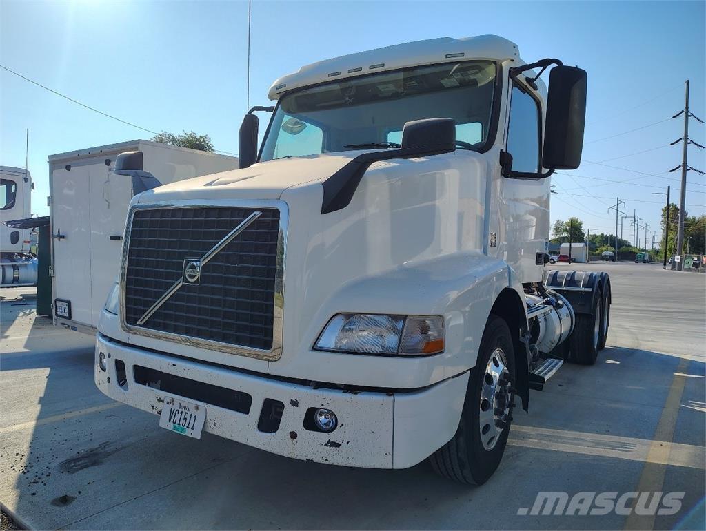 Volvo VNM64T200 Prime Movers