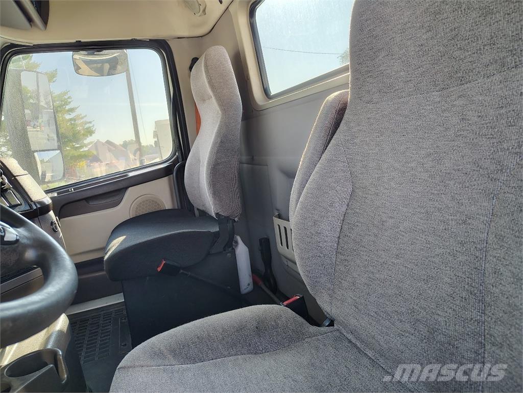 Volvo VNM64T200 Prime Movers