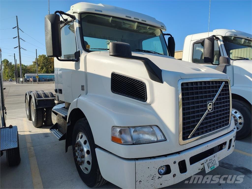 Volvo VNM64T200 Prime Movers