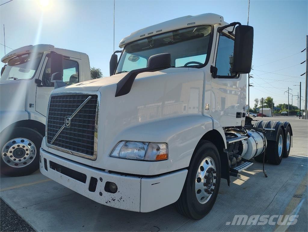 Volvo VNM64T200 Prime Movers