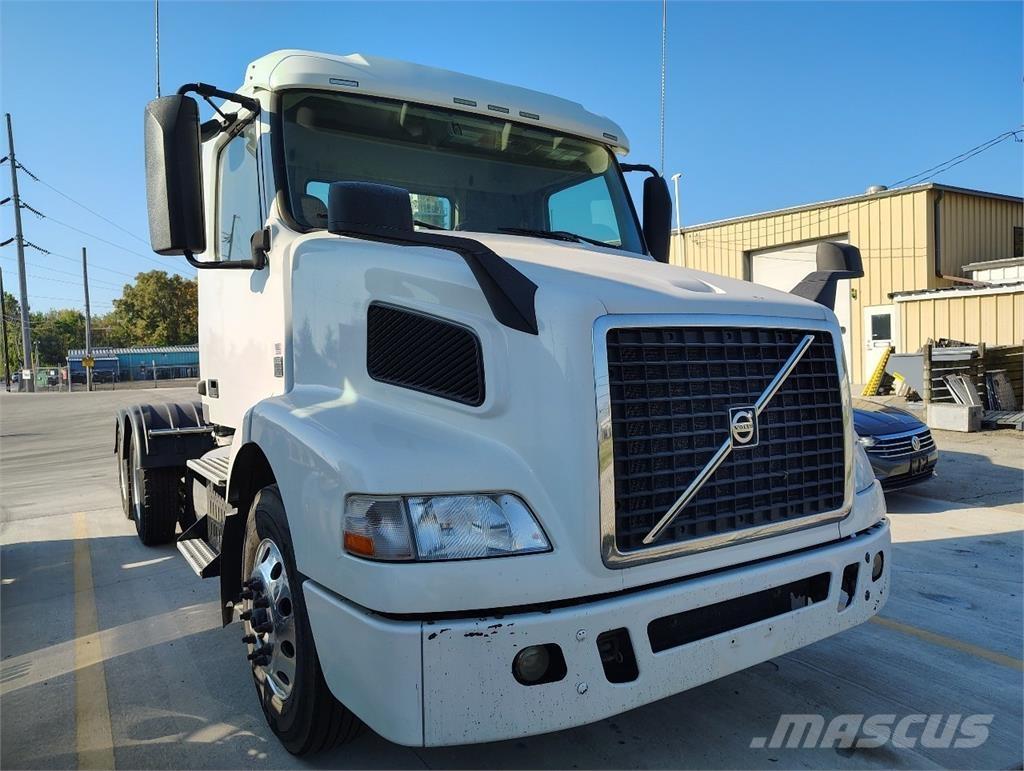 Volvo VNM64T200 Prime Movers