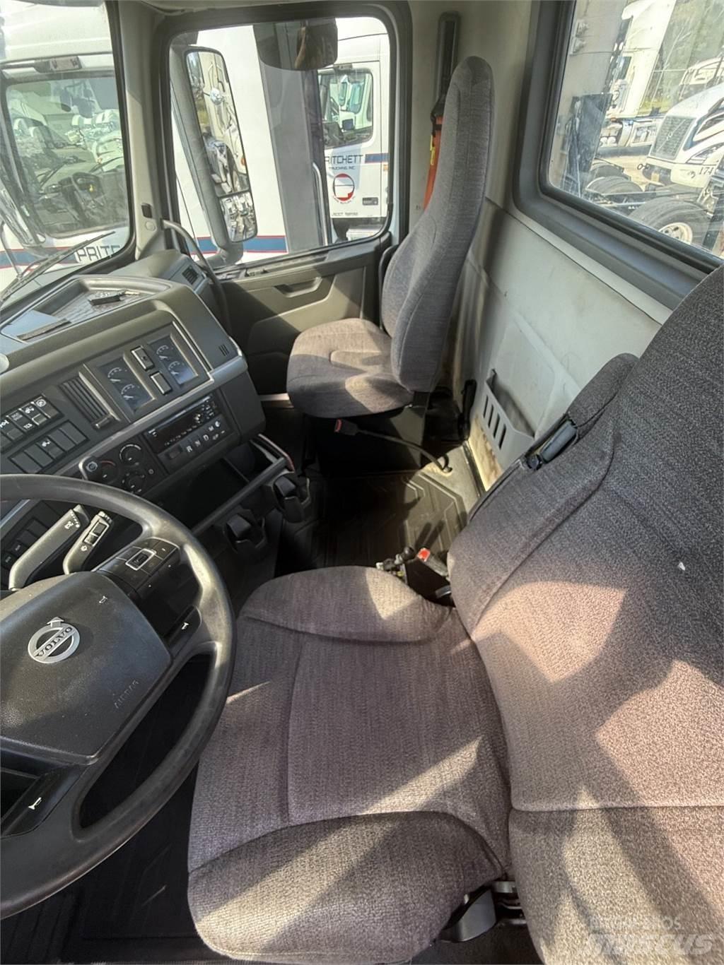 Volvo VNR64T300 Prime Movers