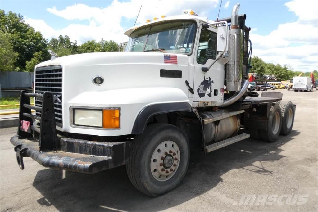 Mack CL733 Chassis Cab trucks