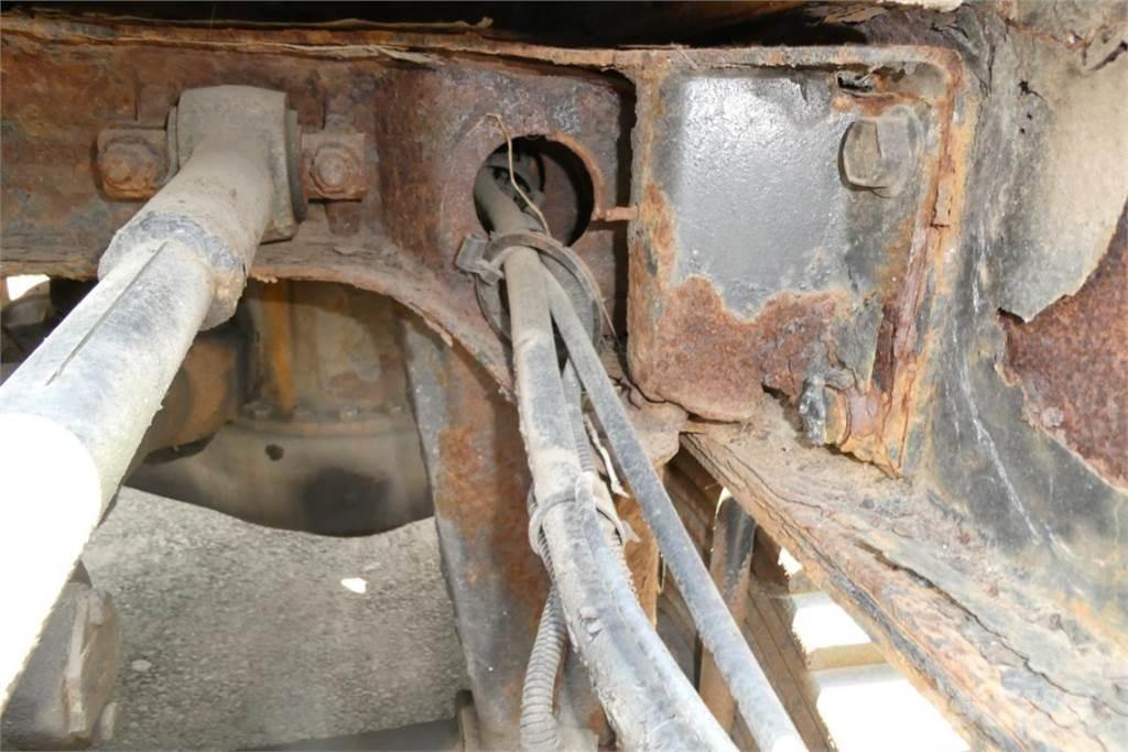 Mack CL733 Chassis Cab trucks