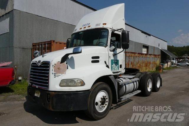 Mack CXN613 Chassis Cab trucks