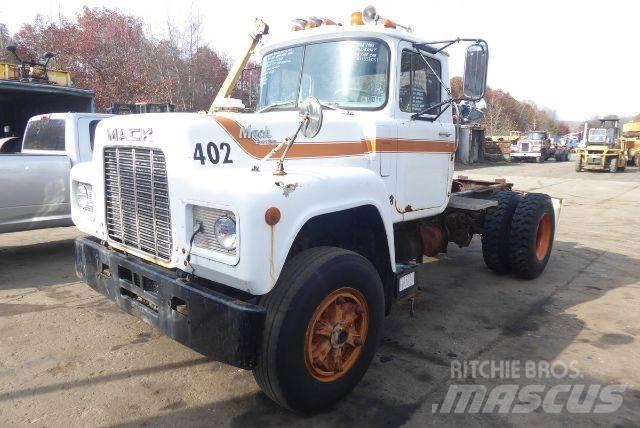 Mack R690T Chassis Cab trucks