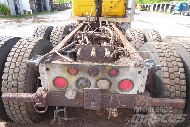 Mack RD688S Chassis Cab trucks