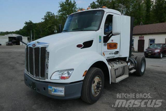 Peterbilt 579 Chassis Cab trucks