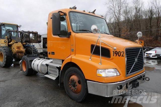 Volvo VNM42T Chassis Cab trucks