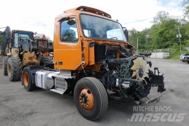 Volvo VNM42T Chassis Cab trucks