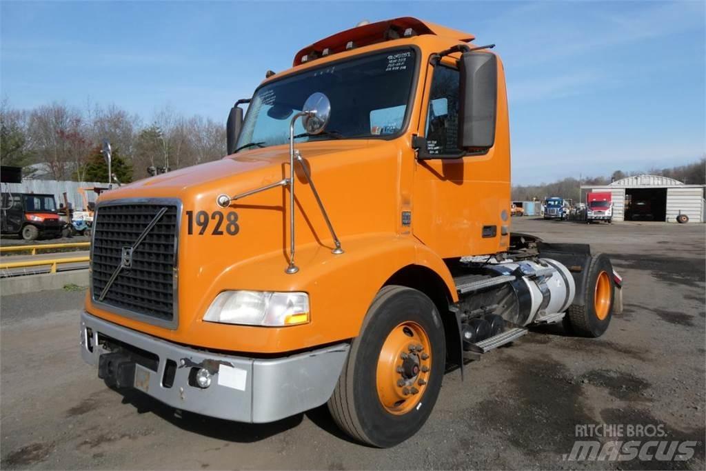 Volvo VNM42T Chassis Cab trucks
