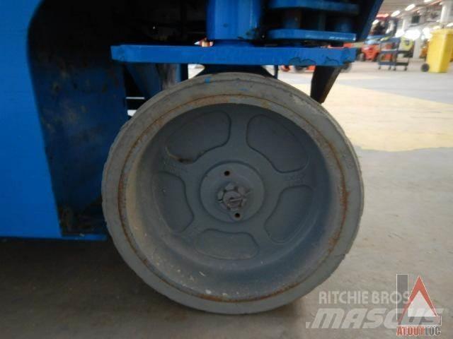 Genie GS-2046 Articulated boom lifts
