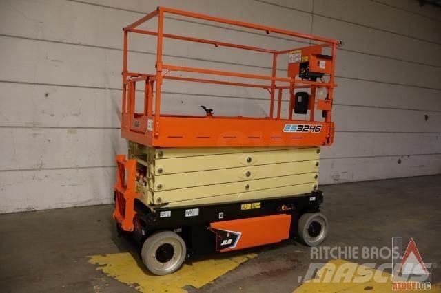 JLG 3246ES Articulated boom lifts