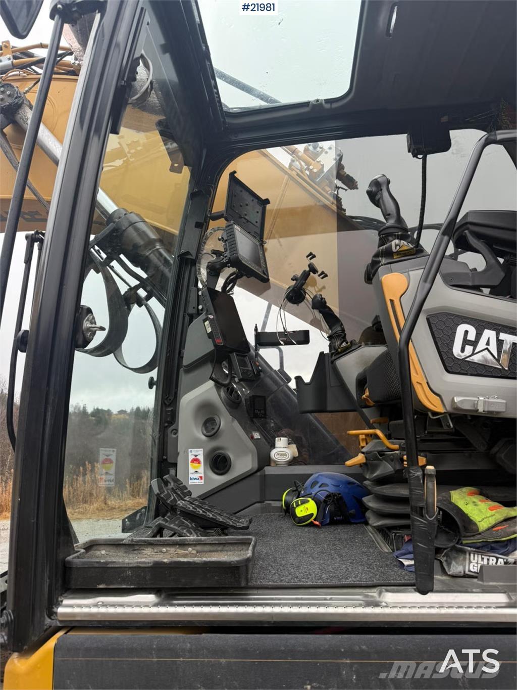 CAT 325 Crawler excavators