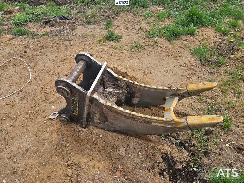 JCB JS 131 LC Crawler excavators