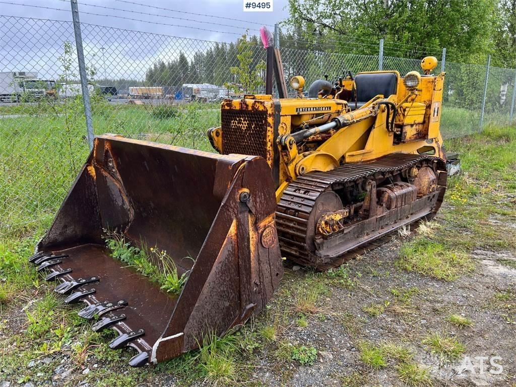 International L125 Crawler dozers