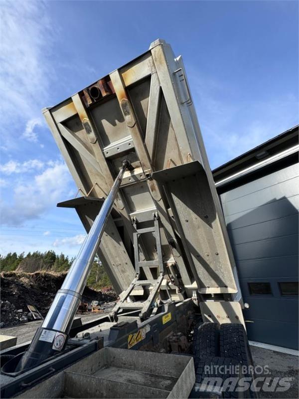 DAF XF Tipper trucks