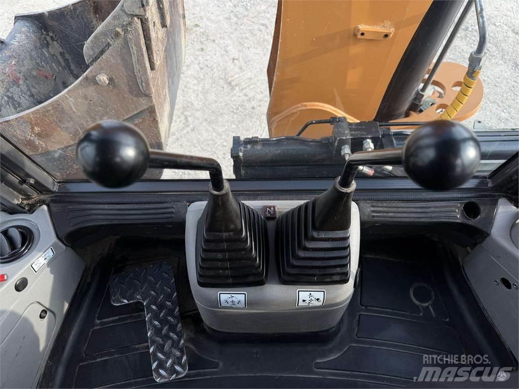 CASE 695 ST Backhoe