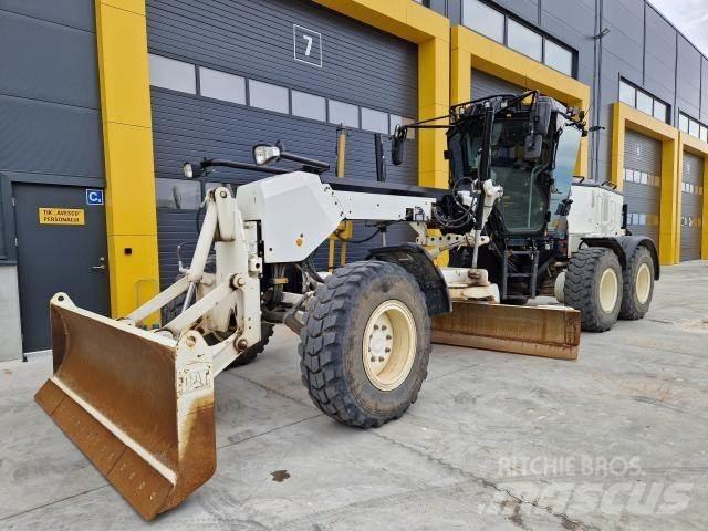 CAT 120AWD Graders