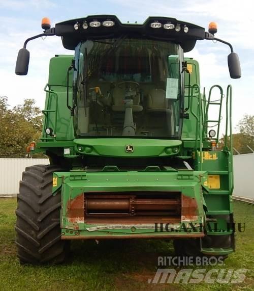 John Deere W540 Combine harvesters