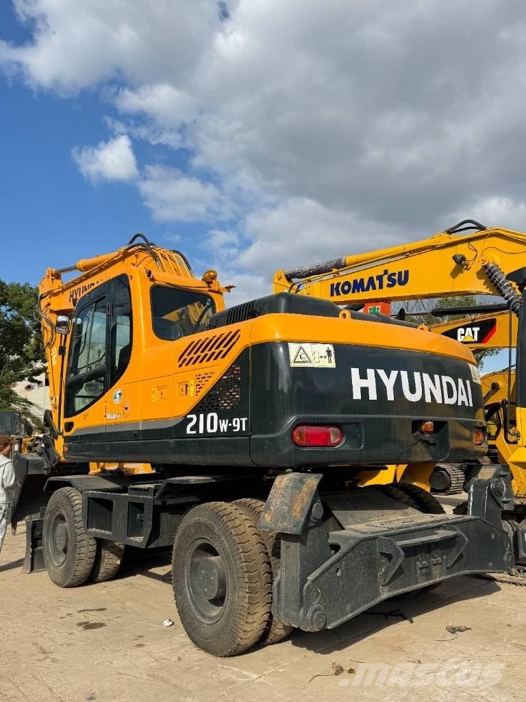 Hyundai 210w Wheeled excavators