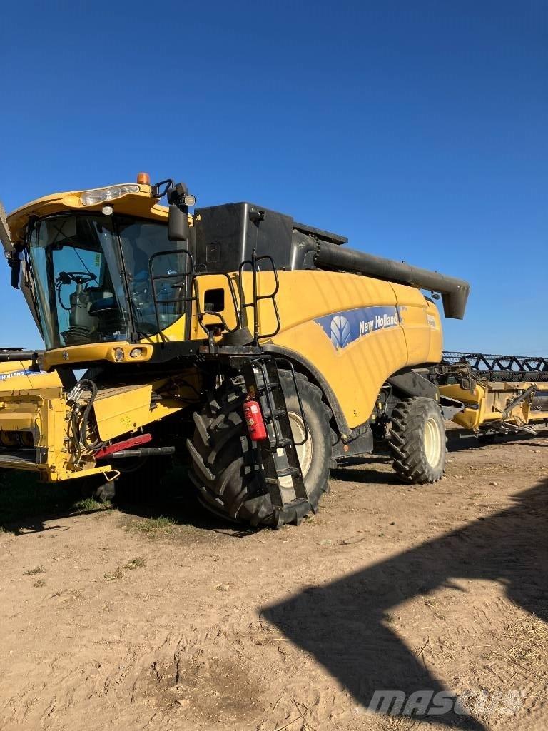 New Holland CX 8080 Combine harvesters