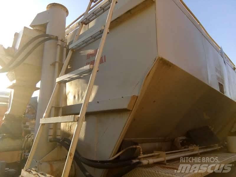 Mack R 600 Tipper trucks