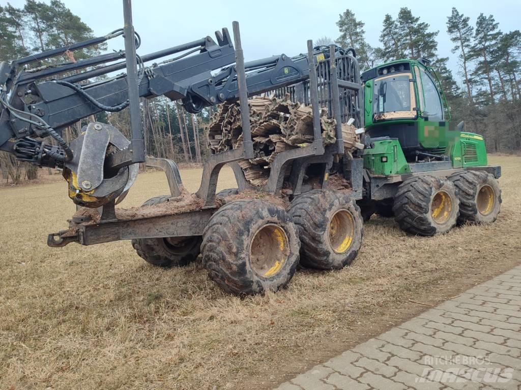 John Deere 1010 E Forwarders