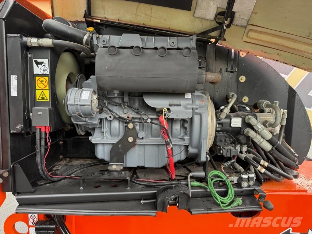 JLG 660 SJ Articulated boom lifts