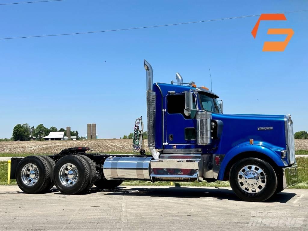 Kenworth W 900 Prime Movers