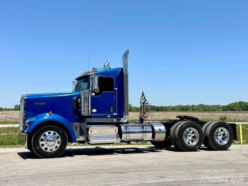 Kenworth W 900 Prime Movers