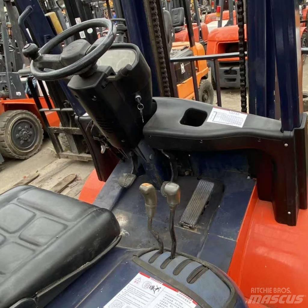 Heli H2000 30 Diesel trucks