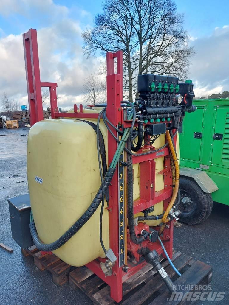 Hardi 1000 liter Mounted sprayers
