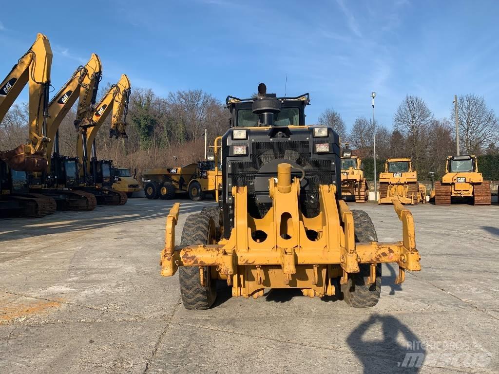 CAT 140 M 2 Graders