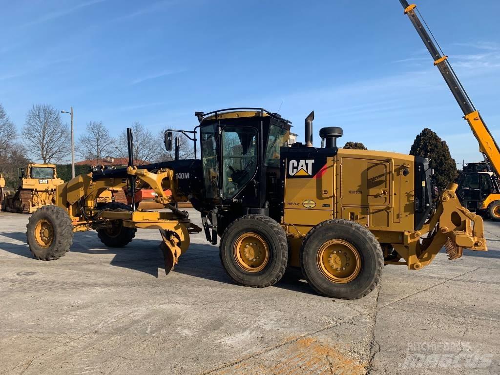 CAT 140 M 2 Graders