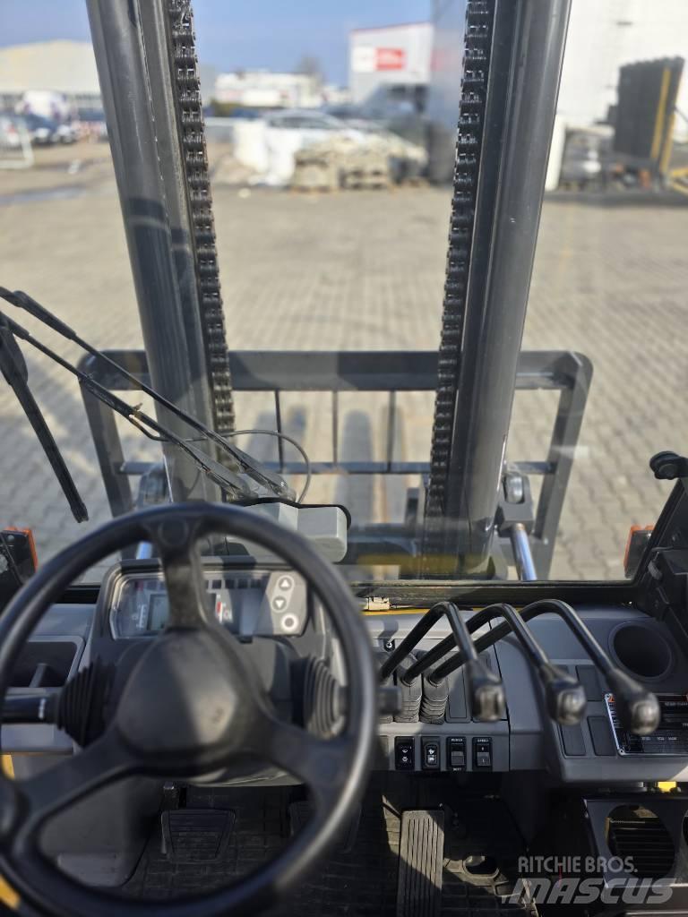 Mitsubishi FG 55 NT LPG trucks