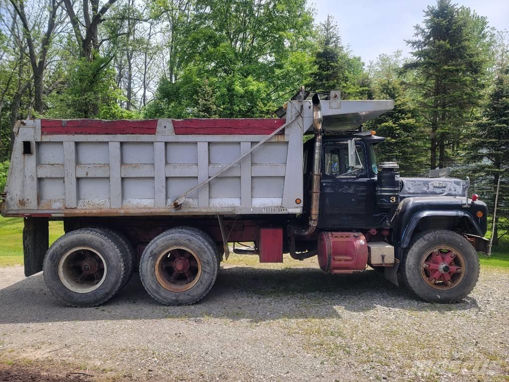 Mack RD 690 SX Tipper trucks