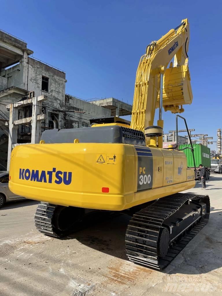 Komatsu PC300-7 Crawler excavators